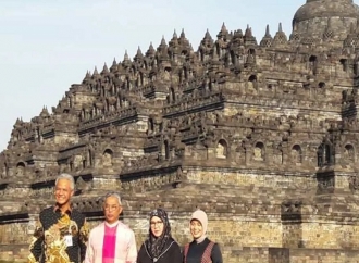 Ganjar Sebut Raja Malaysia Sangat Terpukau Arsitektur Candi Borobudur