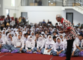 Ganjar Komitmen Hadirkan Sekolah Gratis di Seluruh Indonesia