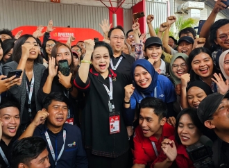 Saat Megawati Pekikkan Salam Pancasila dan Merdeka Bersama Wartawan