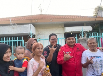 Banteng Surabaya Genjot Stikerisasi Ganjar Pranowo ke Kampung - Kampung