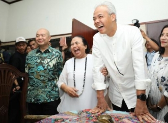 Ganjar Terima Banyak Pencerahan Saat Sambangi Kediaman Ceu Popong