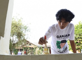 Santri Dukung Ganjar Bikin Musala Warga di Karawang Lebih Enak Dipandang