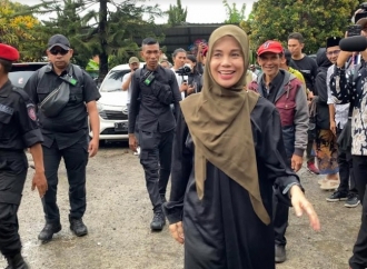 Sambangi Kota Kembang, Siti Atikoh Disambut dengan Lagu Halo-Halo Bandung