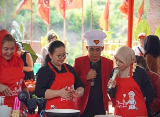 Saat Siti Atikoh bersama Walkot Semarang dan Agustina Wilujeng Memasak Makanan Sederhana Bergizi di Semarang