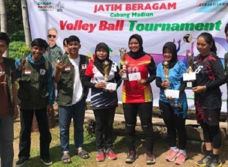 Usung Sportivitas dan Fair Play, Relawan Jatim Beragam Ajak Emak-emak Madiun Ramaikan Turnamen Voli