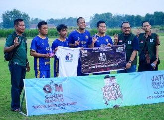 Kenalkan Ganjar, Relawan Jatim Beragam Gelar Trofeo Gama Mini Soccer di Magetan