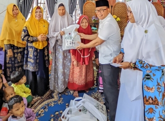Sujiwo Salurkan Ratusan Paket Sembako untuk Kaum Duafa dan Anak Yatim Kubu Raya