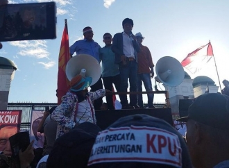 Adian Napitupulu Ajak Perwakilan Massa Diskusikan Hak Angket dalam Gedung DPR