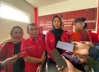 PDI Perjuangan Terima Dua Formulir Pendaftaran Bakal Calon Bupati Bandung Barat