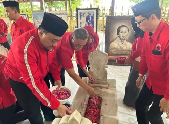 Dukung Surat Amicus Curiae Megawati, Banteng Jateng Ziarah ke Makam RA Kartini