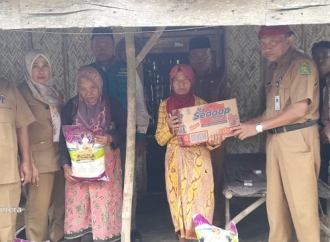 Gerak Cepat Achmad Fauzi Berikan Bantuan terhadap Warga Miskin