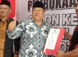 Bambang Kawit Jadi Orang Pertama Kembalikan Formulir Pendaftaran Pilkada 2024 ke PDI Perjuangan Kota Blitar