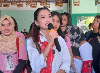 Putri Aria Bima Coba Peruntungan Mendaftar Bakal Calon Wali Kota Surakarta