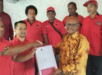 Alpius Toam Menjadi Bakal Calon Bupati Pertama Yang Mendaftar di DPC PDI Perjuangan Kabupaten Jayapura