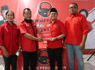 Abdi Dalem Keraton Yogyakarta Ambil Formulir Pendaftaran Bakal Calon Wali Kota 