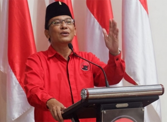 Pilkada Kota Malang, Daniel Rohi Daftarkan Diri Lewat PDI Perjuangan