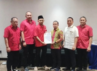 PDI Perjuangan Beri Surat Tugas kepada H Yamani dan H Juanda di Pilbup Tapin