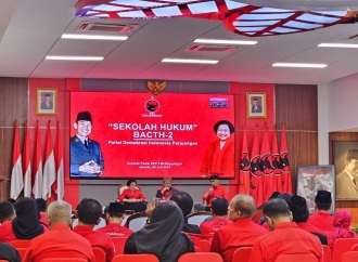 Ketua Umum PDI Perjuangan Megawati Soekarnoputri Isi Materi di Sekolah Hukum