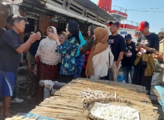 Mbak Tika Hadiri Sedekah Laut, Dekatkan Diri dengan Nelayan Gempolsewu Kendal