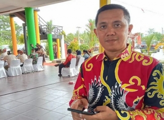 Sigit Widodo Apresiasi Pembagian Bendera Merah Putih secara Gratis kepada Warga
