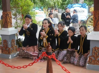 Ritual Baru Warnai Perayaan Hari Jadi Trenggalek ke-830, Pusaka Bupati Mas Ipin Ikut Dikirab