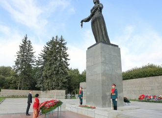 Megawati Ziarah ke Makam Korban Pengepungan Leningrad di St. Petersburg