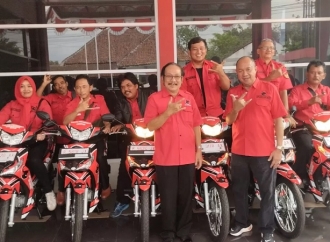 PDI Perjuangan Kabupaten Banyumas Serahkan 27 Sepeda Motor untuk Dukung Kinerja PAC