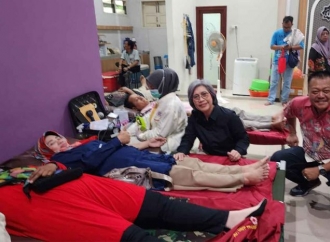 Indah Kurnia Gelar Donor Darah di Kecamatan Prambon