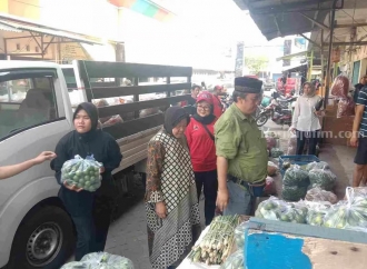 Cagub Risma Janji Carikan Solusi Turunnya Daya Beli di Pasar 