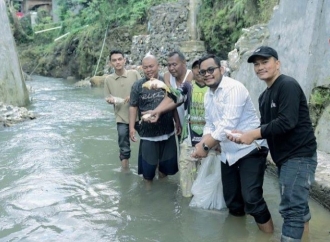 HUT Pemko Padangsidimpuan ke-23, Fajar Dalimunthe Tebar Ikan di Lubuk Larangan