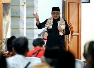 Bersilaturahmi ke Ponpes Darussalam Mekar Agung Madiun, Hasto Mohon Doa Restu untuk Risma-Gus Hans