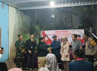 Ananda Emira Moeis Serahkan Bantuan Ambulans dari PDI Perjuangan untuk Warga Samarinda