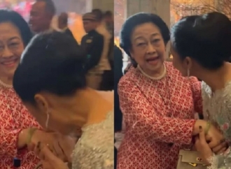 Kris Dayanti Cium Tangan Megawati Meminta Maaf Usai Kalah di Pilkada 2024