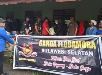 Ketua DPRD Kabupaten Sikka Fasilitasi Dua Komunitas dari Sulsel Salurkan Bantuan ke Pengungsi Mandiri Lewotobi