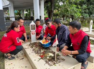 Peringati Hari Ibu, Banteng Makassar Ziarahi Dua Makam Pahlawan Wanita Pejuang Nasional di TMP Panaikang Makassar 