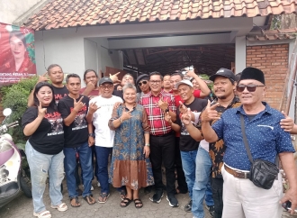 Ribka Tjiptaning Gelar Open House Natal 2024, Sajikan Kuliner Kaki Lima