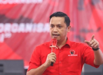 Ronny Lempar Sindiran Ini Usai Jokowi Masuk Daftar Finalis Tokoh Dunia Paling Korup