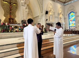 Wayan Koster Didoakan Pastor dan Dukungan Umat Katolik di Gereja Katedral, Mengawali Tahun 2025