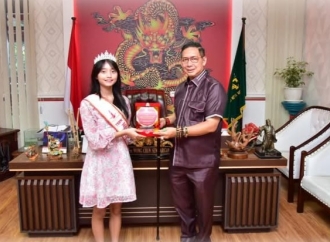 Wong Chun Sen Terima Juara Best Photogenic Miss Tionghoa 2024