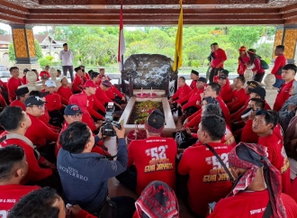 Banteng Karanganyar Gelar Ziarah ke Makam Bung Karno di Blitar