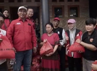 Mukhlis Basri Salurkan Bantuan ke Korban Banjir di Kota Bandar Lampung