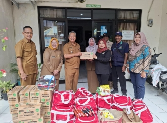 Diah Fitri Maryani Salurkan Bantuan untuk Korban Banjir di Cirebon