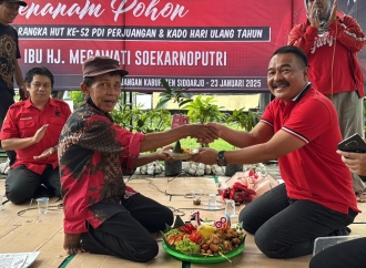 Hari Bahagia Ibu Rakyat, Banteng Sidoarjo Tanam Ratusan Pohon