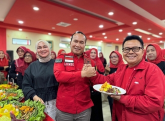 Rayakan HUT Megawati, Banteng Kalbar Bagikan 78 Tumpeng untuk Masyarakat