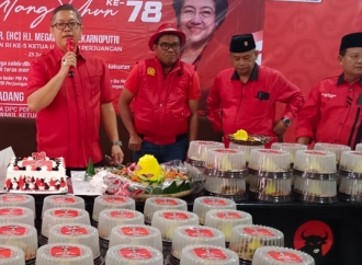 HUT ke-78 PDI Perjuangan, Banteng Kota Bogor Bagikan Makanan ke Masyarakat