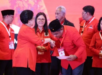 Benhur Watubun Bahagia dan Tersanjung Dapat Kado Istimewa dari Ibu Megawati