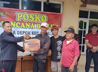 Legislator Banteng Pekalongan Sumar Rosul Salurkan Bantuan Sembako untuk Korban Banjir