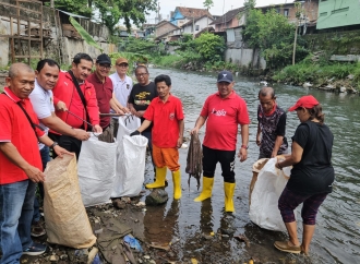 DPC PDI Perjuangan Kota Yogyakarta Resik Resik Kali Code, Wujudkan Lingkungan Bersih