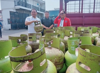 Fraksi PDI Perjuangan Kota Surabaya Sidak Pangkalan Gas Melon