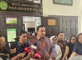 Ronny Talapessy Kritisi Pernyataan KPK Yang Sebut Fakta Persidangan Bukan Harga Mati